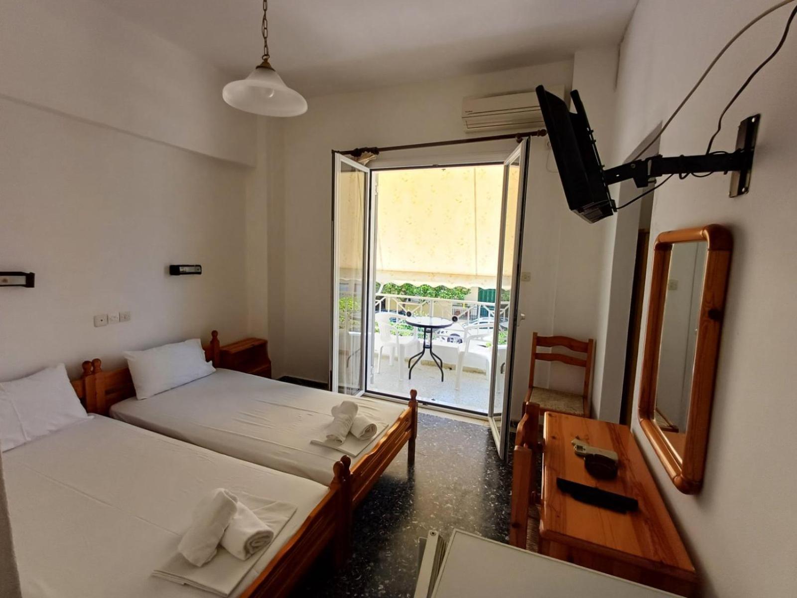 Araliki Apartments & Studios Loutra Edipsou  Eksteriør billede